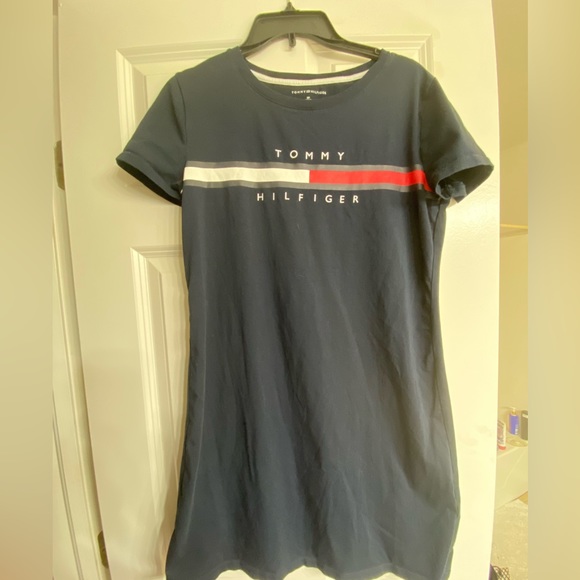 Used Women’s Small Tommy Hilfiger t-shirt Dress. Cotton.Navy w/ red/white logo. - Picture 4 of 4